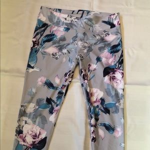 Fabletics Mid-Rise Powerhold Capris